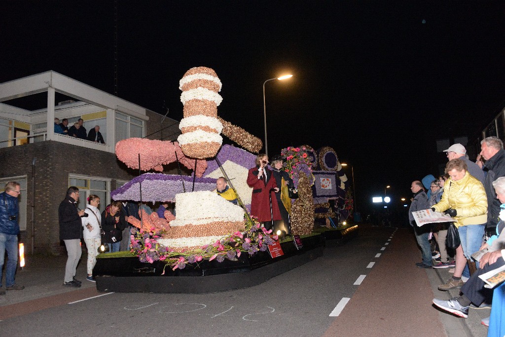 ../Images/Verlicht bloemencorso 2018 071.jpg